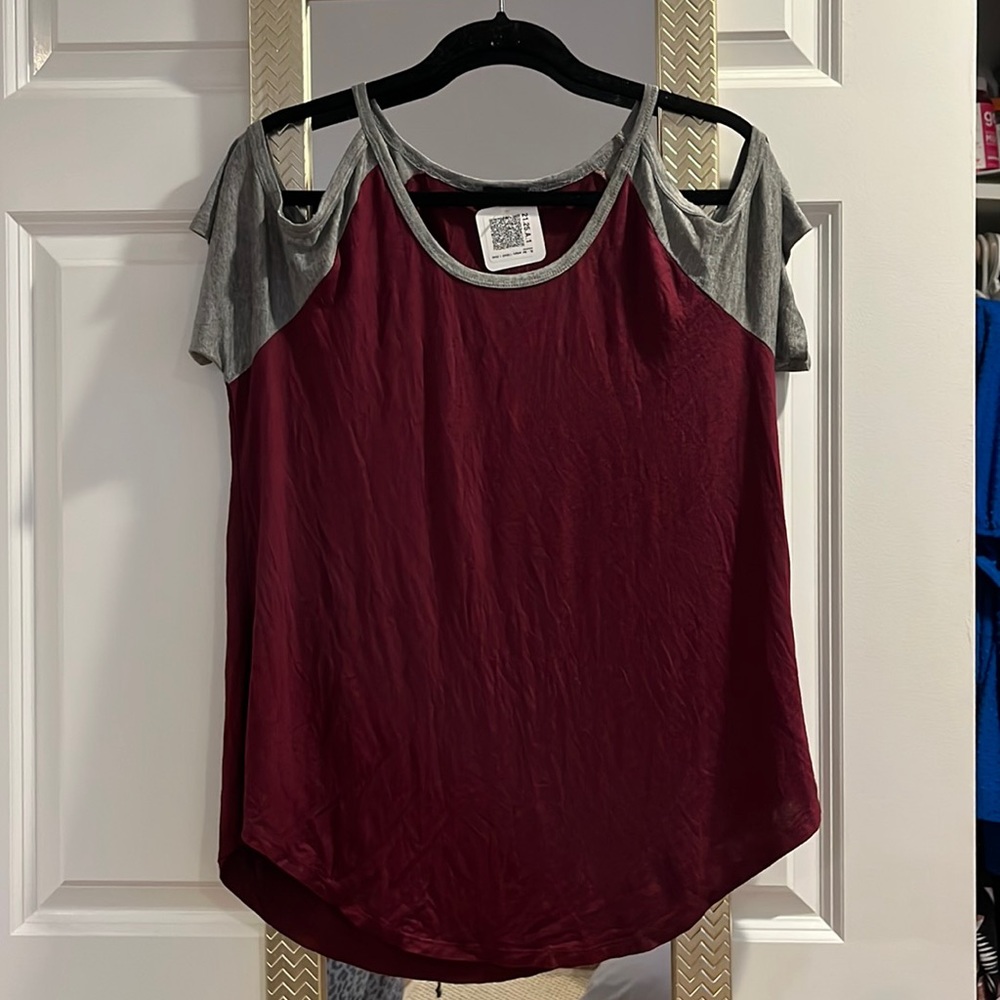Cut out sleeve tee